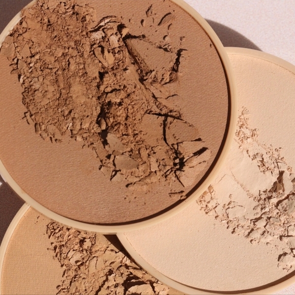 Wander Beauty Wanderlust Powder Foundation: Light (Light w/Warm Undertones), NIB - Picture 3 of 6